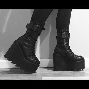 ✨Current Mood Traitor Boots✨